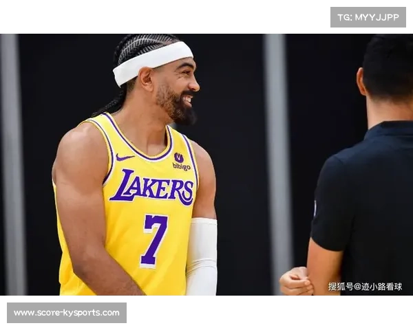 湖人季前赛实验小个阵容 雷迪克担任首发范德比尔特顶中锋效果待观察 湖人季前赛实验小个阵容 雷迪克担任首发范德比尔特顶中锋效果待观察